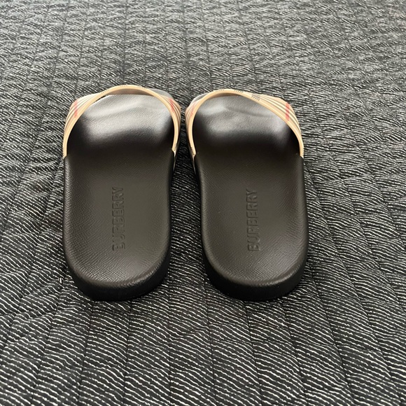 Burberry Beige and Black Check Slides - Picture 13 of 14